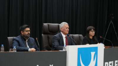 Aliağa Belediyesi Meclisi’nde 2025 yılı Faaliyet Raporu’nun görüşülmesi için yapılan