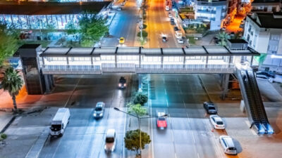 İzmir Büyükşehir Belediyesi’nin kente kazandırdığı Karşıyaka ile Bayraklı’yı birbirine bağlayan