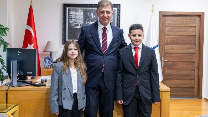 İzmir Büyükşehir Belediye Başkanı Dr. Cemil Tugay, 23 Nisan Ulusal