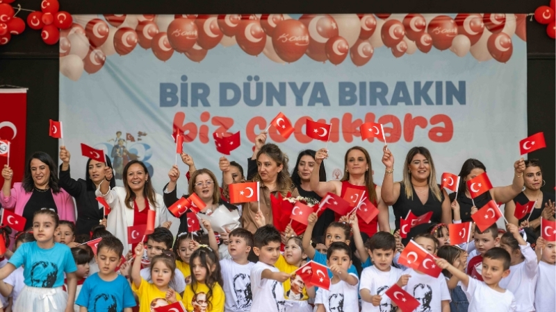 Bornova Belediyesi’nin Çocuk Oyun ve Aktivite Merkezlerinde eğitim alan çocuklar,