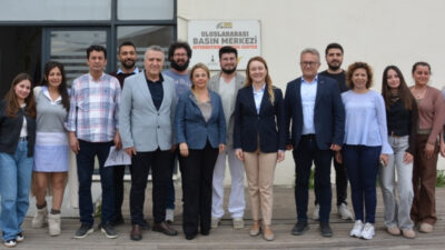 Konak Belediye Başkanı Nilüfer Çınarlı Mutlu, İzmir Gazeteciler Cemiyeti’ni ziyaret