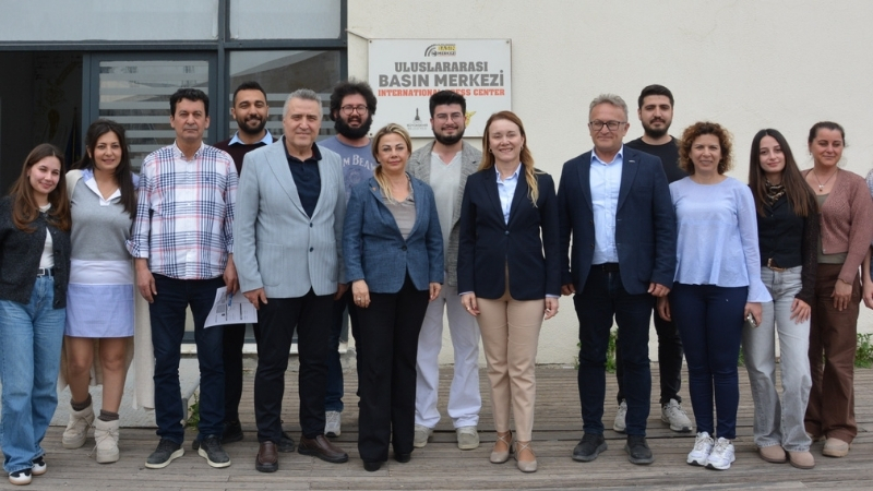 Konak Belediye Başkanı Nilüfer Çınarlı Mutlu, İzmir Gazeteciler Cemiyeti’ni ziyaret