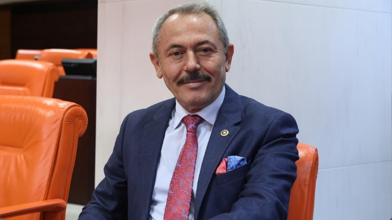 AK Parti Denizli Milletvekili Şahin Tin, sosyal medyaya ve doğum