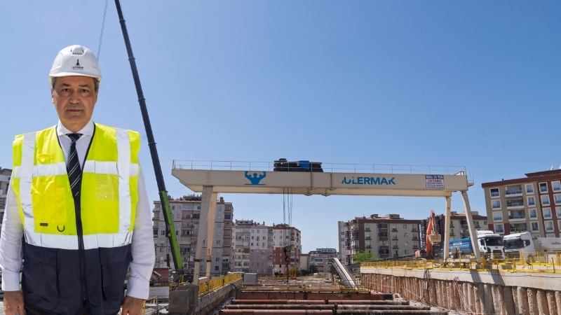 İzmir Büyükşehir Belediyesi, kentin en büyük ulaşım yatırımlarından biri olan
