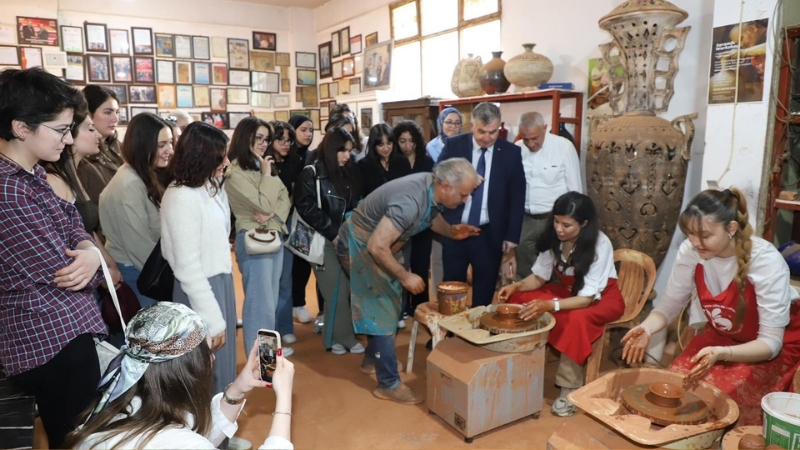 Geleceğin restorasyon uzmanları, sokak sağlıklaştırma projesiyle kent tarihini ayağa kaldırmak