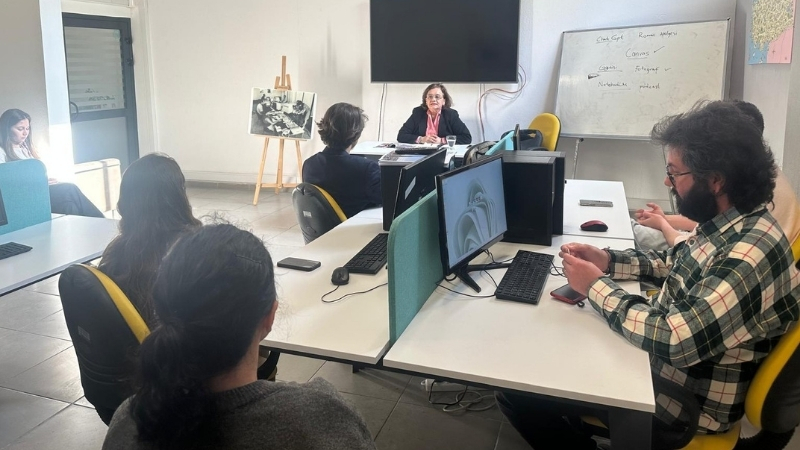 İzmir Gazeteciler Cemiyeti Basın Akademisi’nde düzenlenen “Etik ve Araştırmacı Gazetecilik”