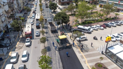 İzmir Büyükşehir Belediyesi Karşıyaka Girne Bulvarı’nda yol yenileme çalışması başlattı.