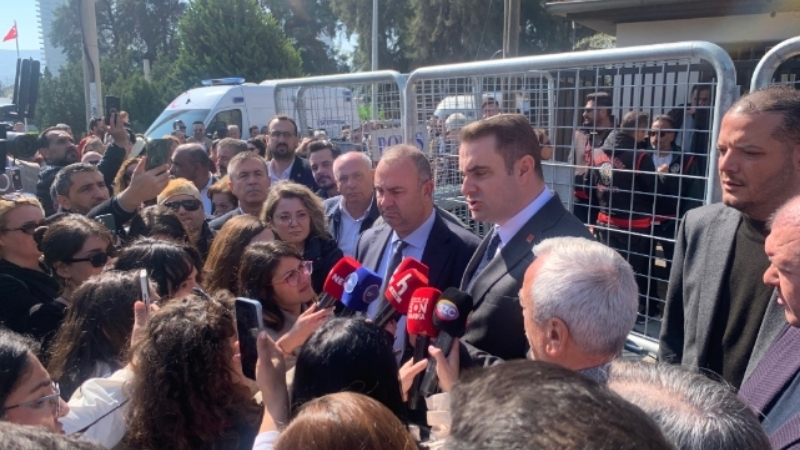 İzmir’de Meslek Fabrikası’na yönelik tahliye süreci, siyasi tartışmaları yeniden alevlendirdi.