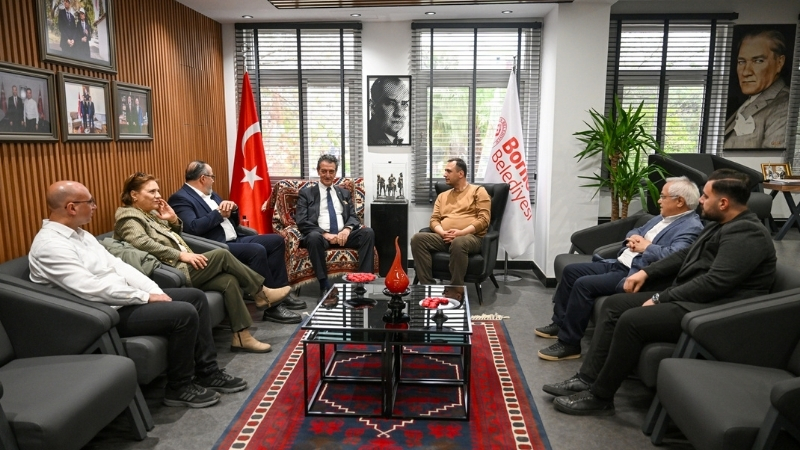 Atatürkçü Düşünce Derneği Başkanı Mustafa Hüsnü Bozkurt ve beraberindeki heyet,