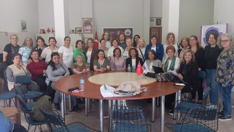 İzmir Kent Konseyi Kadın Meclisi, toplumsal farkındalığı artırmak ve aile