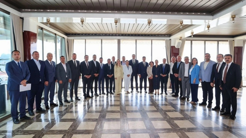 Cumhuriyet Halk Partisi İzmir örgütü, son dönemde belediyelere yönelik operasyonların