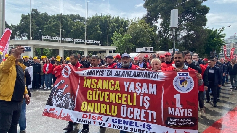İzmir’de 1 Mayıs Emek ve Dayanışma Günü kutlamaları sabahın erken