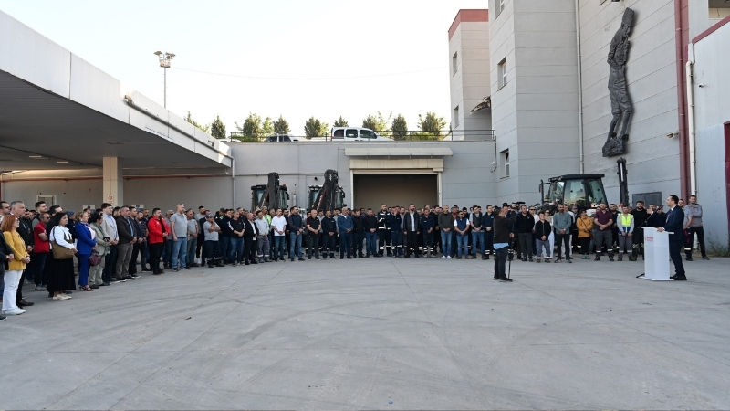 Bornova Belediye Başkanı Ömer Eşki, 1 Mayıs kapsamında belediye şantiyelerinde
