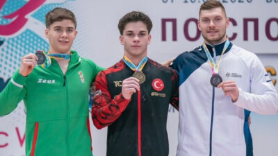 İzmir Büyükşehir Belediyesi Spor Kulübü’nün milli jimnastikçisi Altan Doğan, Bulgaristan’da