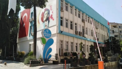 Denizli’de Merkezefendi Belediyesi’ne yönelik sabah saatlerinde düzenlenen operasyon kent gündemine