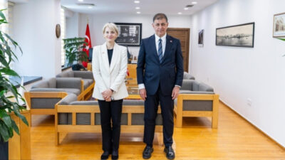 İzmir Büyükşehir Belediye Başkanı Dr. Cemil Tugay, İngiltere’nin Ankara Büyükelçisi