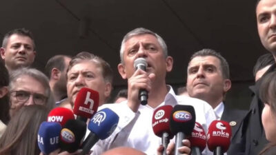 CHP Genel Merkezi’nde tansiyon zirveye çıktı. Polis müdahalesinin ardından partililerin