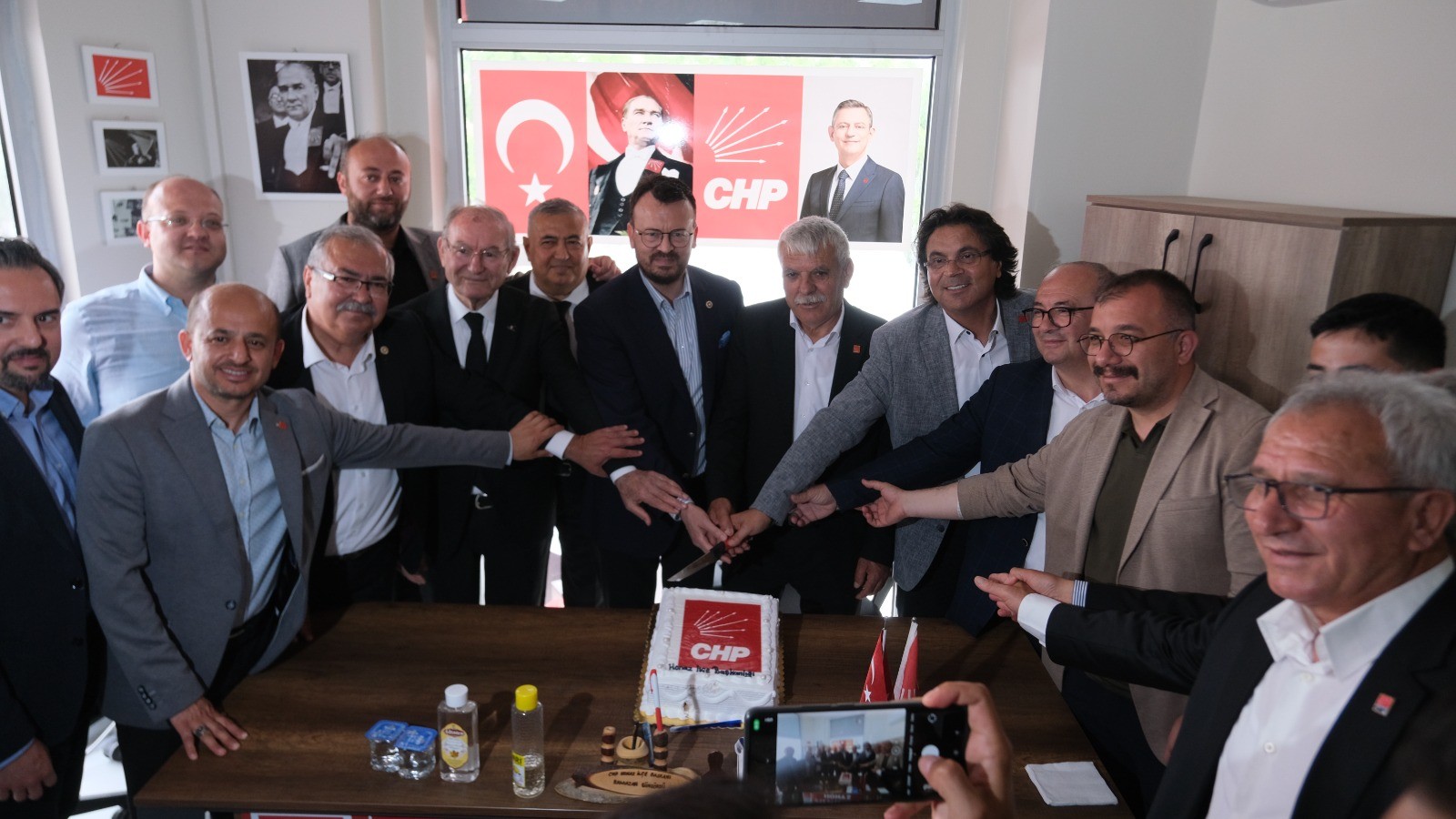 Cumhuriyet Halk Partisi (CHP) Honaz İlçe Başkanlığı’nın yeni hizmet binası,