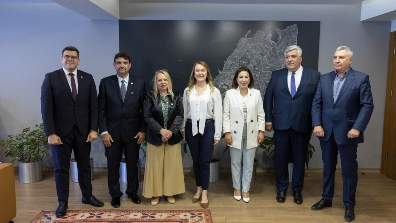 Konak Belediye Başkanı Nilüfer Çınarlı Mutlu, İYİ Parti heyetini belediyede