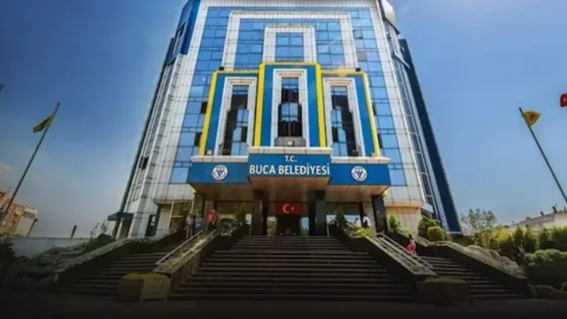 İzmir merkezli yürütülen Buca Belediyesi soruşturmasında ilk mahkeme kararları çıkmaya