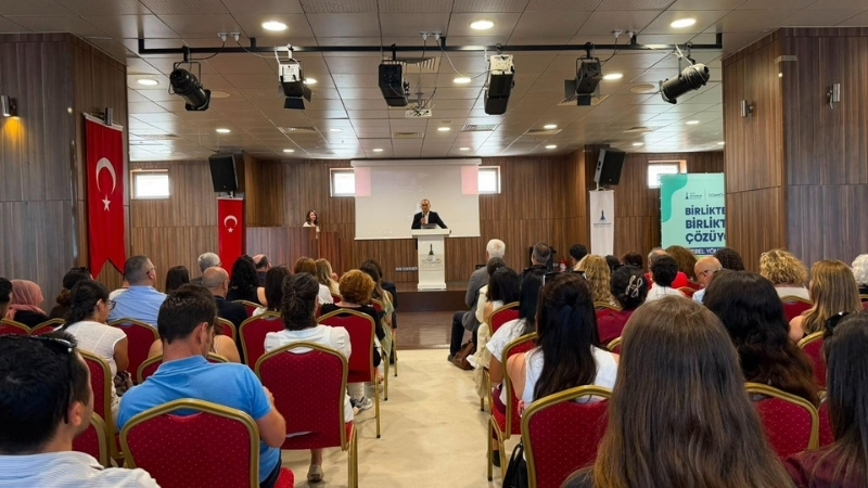İzmir Büyükşehir Belediyesi’nin düzenlediği “Yerel Yönetimlerde Evde Bakım Hizmetleri Çalıştayı”nda,