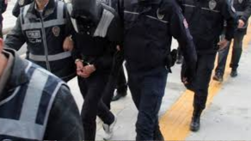 İzmir’de sabahın ilk ışıklarıyla düğmeye basıldı. İzmir Cumhuriyet Başsavcılığı koordinesinde