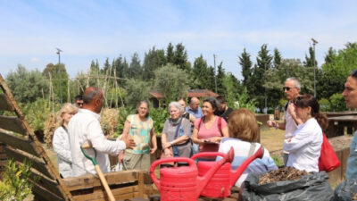İzmir Büyükşehir Belediyesi’nin başlattığı “Bahçe Kompostu Etkinliği” ile organik atıkların