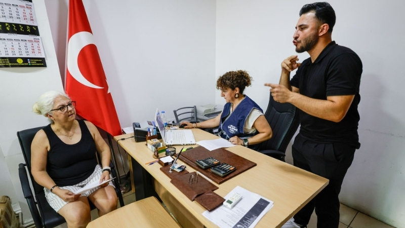 İzmir Büyükşehir Belediyesi, İzmir'de işitme kaybı bulunan ihtiyaç sahibi vatandaşların