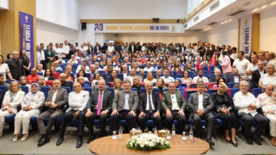 AK Parti İzmir İl Başkanlığı tarafından düzenlenen Daraltılmış İl Danışma