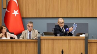 İzmir Büyükşehir Belediyesi Başkan Vekili Dr. Zafer Levent Yıldır, meclis