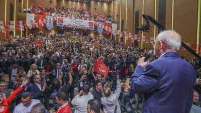 CHP’nin İstanbul’daki üye katılım törenine, katılımın azlığı nedeniyle cast ajanslarından