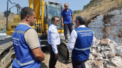 Muğla Büyükşehir Belediyesi Genel Sekreteri Tayfun Yılmaz, beraberindeki daire başkanları,