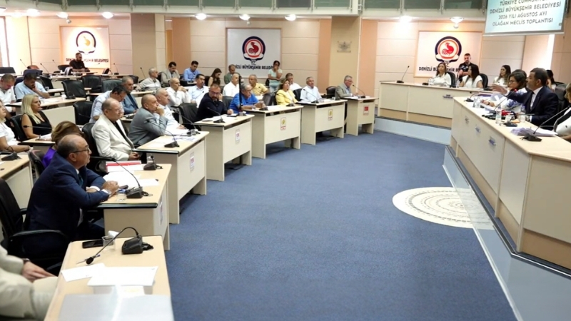 Denizli Büyükşehir Belediye Meclisi, kent siyasetindeki parti değişikliklerinin ardından yeni