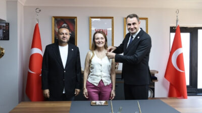 İzmir yerel siyasetinde YENİ Parti’ye katılımlar hız kesmeden devam ediyor.