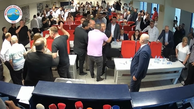 Menderes Belediyesi Başkanvekilliği seçiminde heyecan ve gerilim zirveye ulaştı. İlk