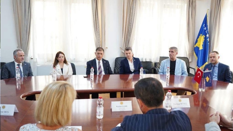 Kosova’daki çalışma ziyareti kapsamında Başbakan Albin Kurti ve dört bakanın