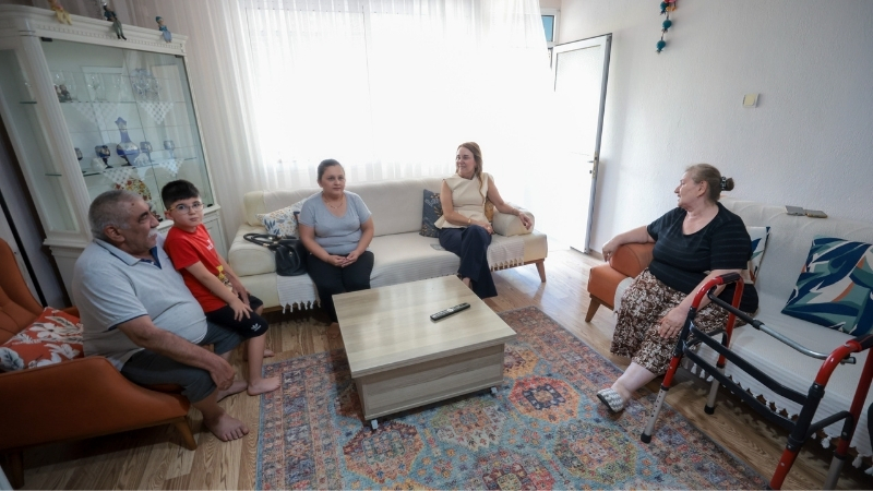 Konak Belediye Başkanı Nilüfer Çınarlı Mutlu, komşu ziyaretlerini sürdürüyor. Ballıkuyu