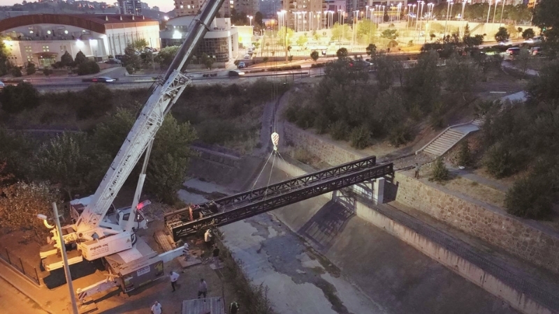 İzmir Büyükşehir Belediyesi’nin Karşıyaka Latife Hanım Mahallesi’nde Bostanlı Deresi üzerine