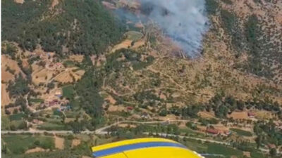 İzmir’in Kiraz ilçesinde ziraat arazisinde başlayıp ormanlık alana sıçrayan yangın,