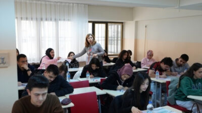Denizli Büyükşehir Belediyesi Atalar Sosyal Etkinlik Merkezi’nde ücretsiz eğitim alan
