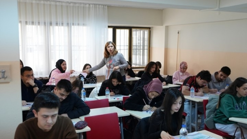 Denizli Büyükşehir Belediyesi Atalar Sosyal Etkinlik Merkezi’nde ücretsiz eğitim alan