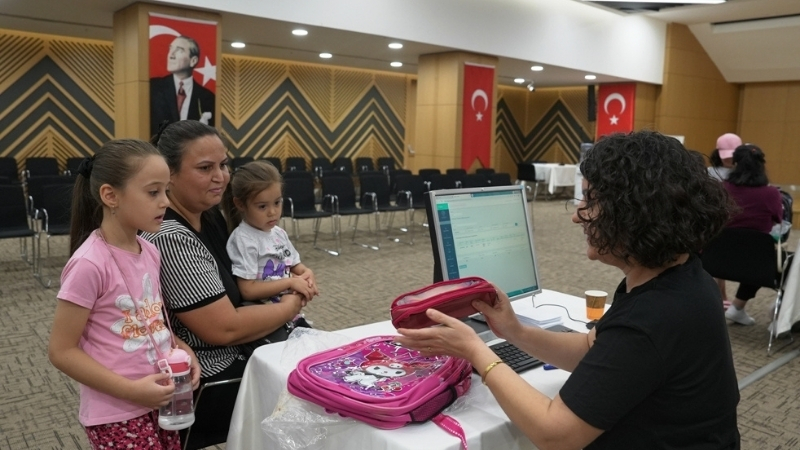 Denizli Büyükşehir Belediyesi, eğitimde fırsat eşitliği ilkesiyle ilkokula başlayacak öğrencilere