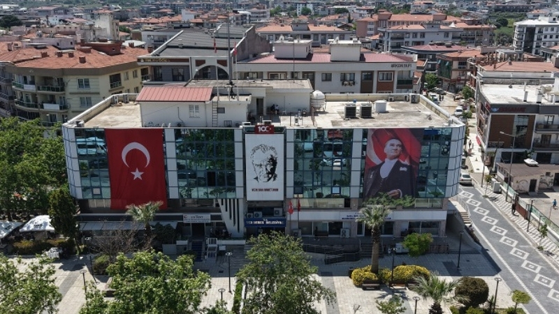 İzmir Cumhuriyet Başsavcılığı koordinasyonunda yürütülen soruşturma kapsamında Menderes Belediye Başkanı