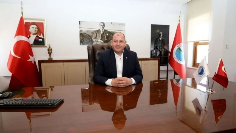 Menderes Belediyesi’ne yönelik yürütülen rüşvet ve irtikap soruşturması kapsamında gözaltına