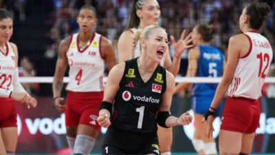 Türkiye, Sırbistan karşısında setleri 25-20, 25-19 ve 25-20 kazanarak üst