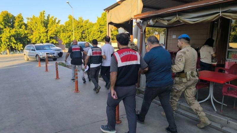 İzmir Cumhuriyet Başsavcılığı koordinesinde; Milli İstihbarat Teşkilatı (MİT) Bölge Başkanlığı