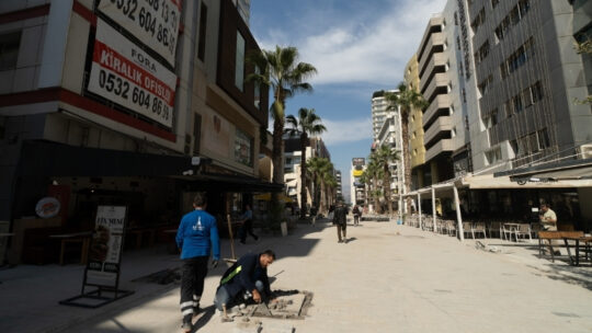 İzmir Büyükşehir Belediyesi, Alsancak Kıbrıs Şehitleri Caddesi’ni baştan sona yeniliyor.