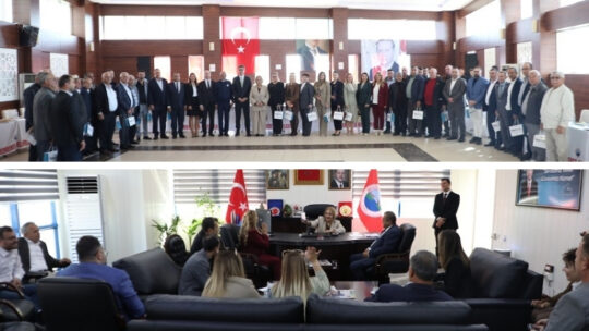 İzmir'in Menderes ilçesinde Muhtarlar Günü dolayısıyla Menderes Belediyesi ev sahipliğinde