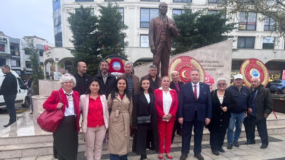 Cumhuriyet’in 103. yılında Menderes’te düzenlenen kutlamalara katılan CHP İlçe Başkanı