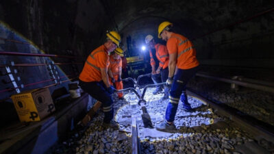 İzmir Büyükşehir Belediyesi, metro hattında güvenli ve kesintisiz ulaşımı sağlamak